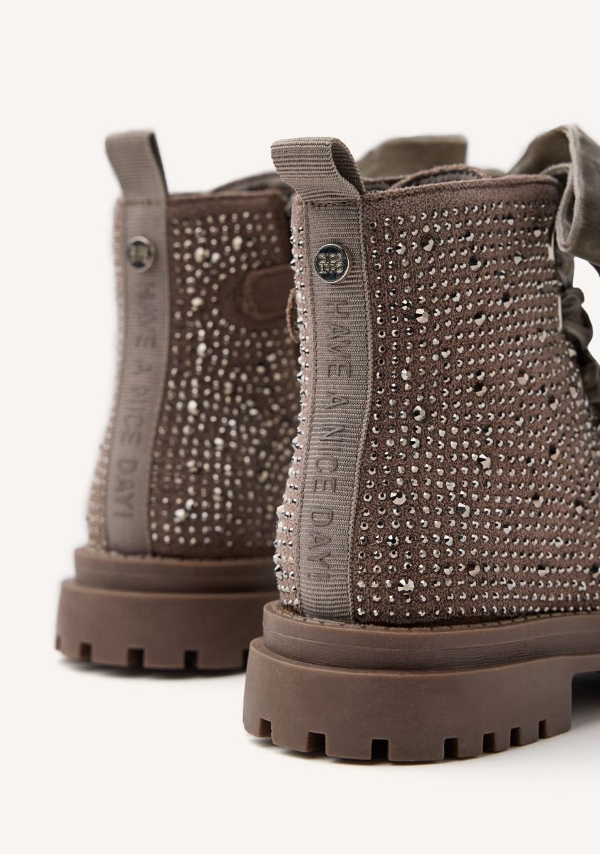 2229-botas-brillo-y-pedrer-a-finchley-taupe-1.jpg