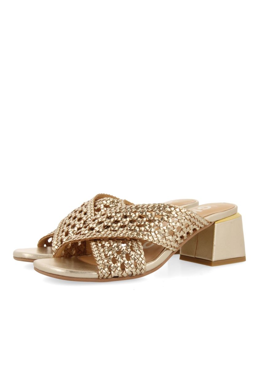 22324-sandalias-destalonadas-color-platino-con-trenzados-para-mujer-clarcona-platino-1.jpg
