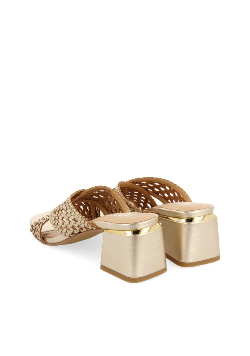 22324-sandalias-destalonadas-color-platino-con-trenzados-para-mujer-clarcona-platino-1.jpg