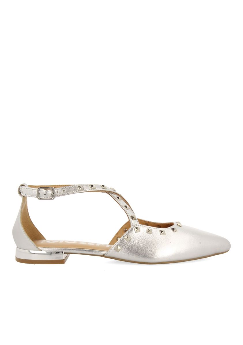 BAILARINAS DE PIEL COLOR PLATEADO CON PUNTA FINA Y DETALLE DE TACHAS PARA MUJER GARCON - PLATA 1 22371-bailarinas-de-piel-color-plateado-con-punta-fina-y-detalle-de-tachas-para-mujer-garcon-plata-1.jpg