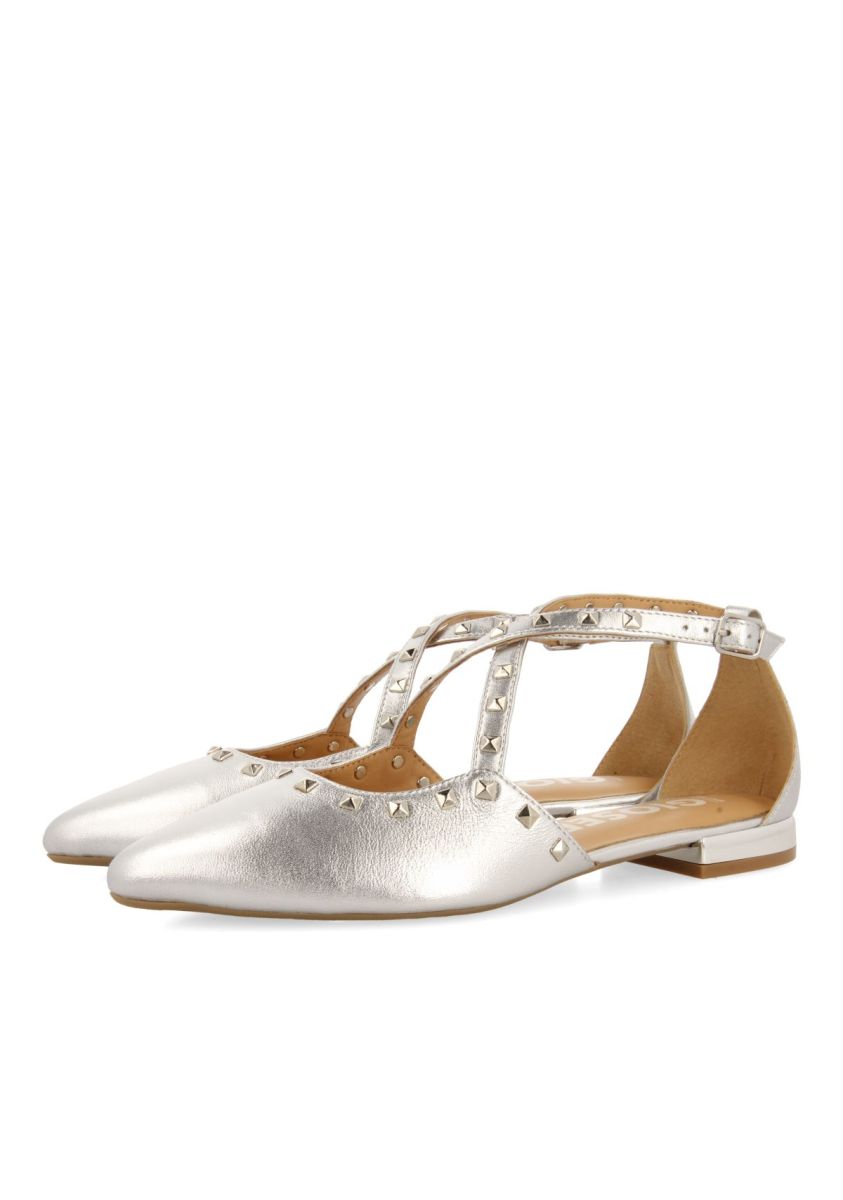 22371-bailarinas-de-piel-color-plateado-con-punta-fina-y-detalle-de-tachas-para-mujer-garcon-plata-1.jpg