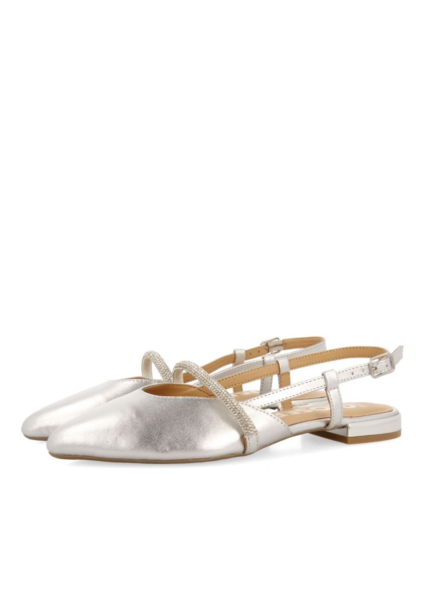 22471-bailarinas-plateadas-de-piel-destalonadas-con-detalle-de-tira-con-pedrer-a-para-mujer-godrano-plata-1.jpg
