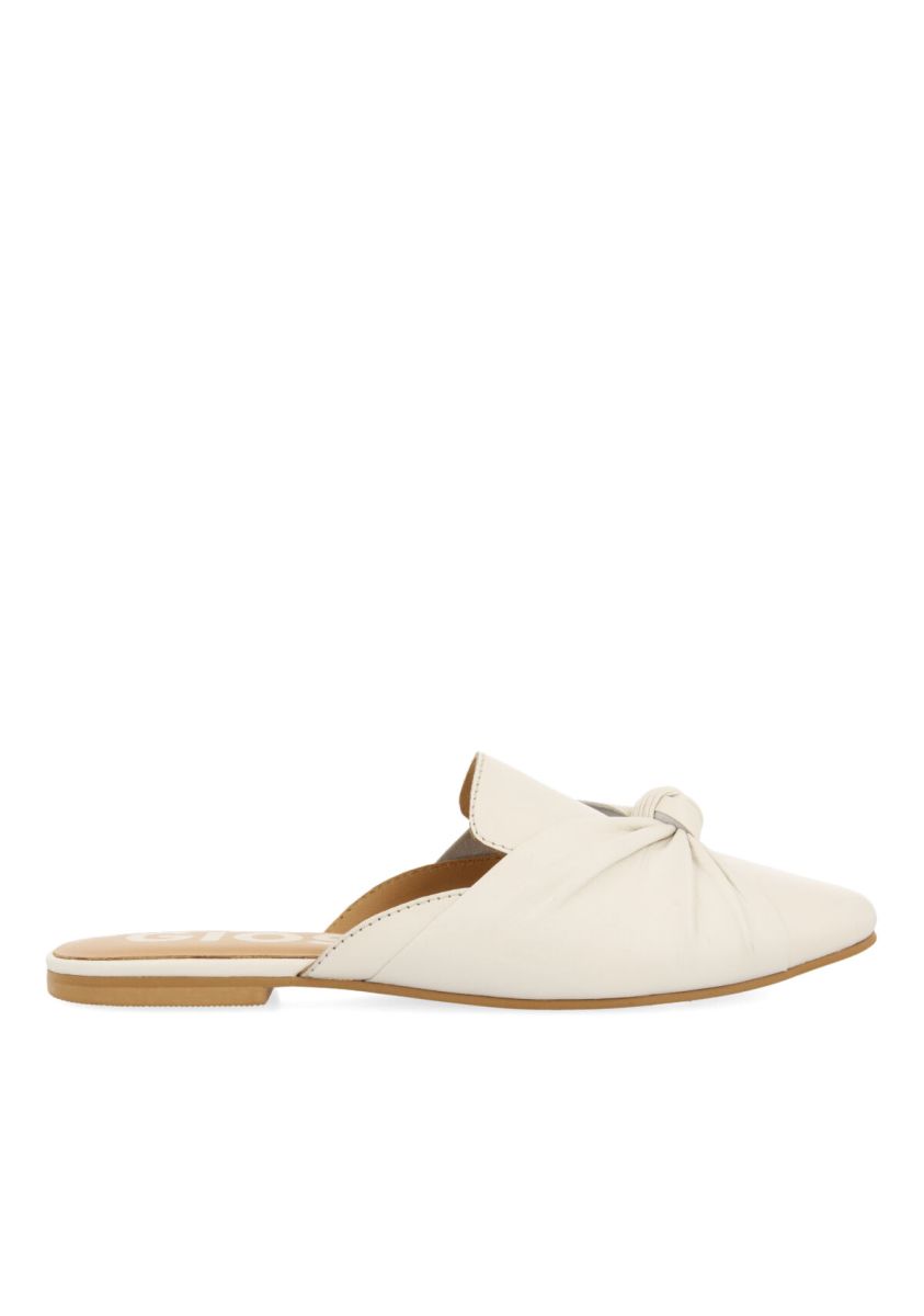 BABUCHAS DE PIEL SUAVE EN COLOR OFF-WHITE PARA MUJER NICOYA - OFF-WHITE
