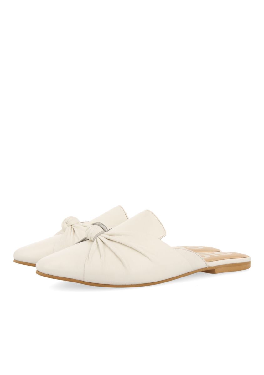 BABUCHAS DE PIEL SUAVE EN COLOR OFF-WHITE PARA MUJER NICOYA - OFF-WHITE