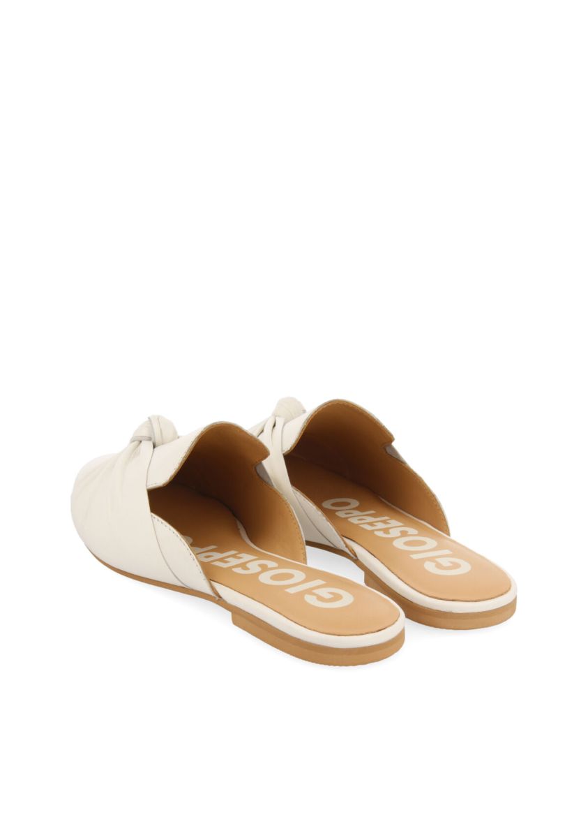 22591-babuchas-de-piel-suave-en-color-off-white-para-mujer-nicoya-off-white-1.jpg