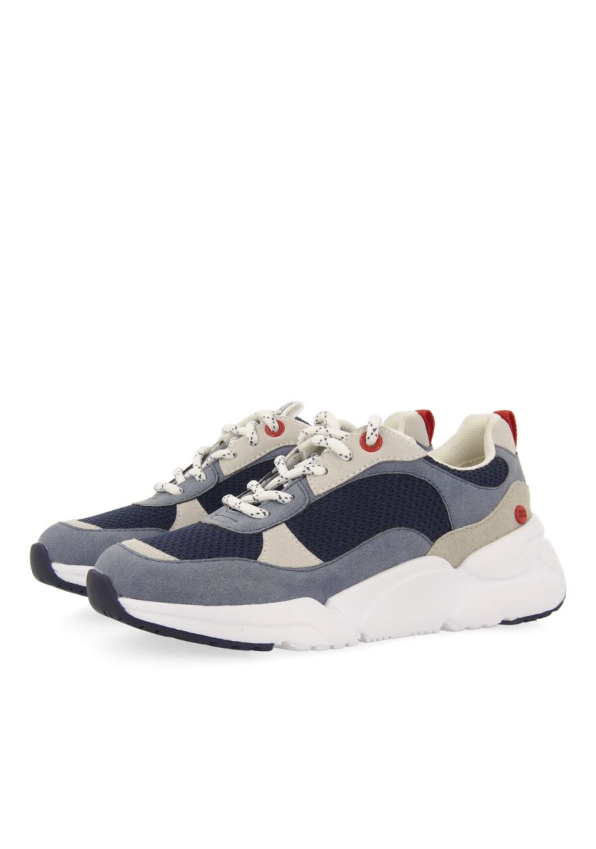 SNEAKERS MARINO CON CORDONES TIPO TREKKING Y PISO LIGERO CON VOLUMEN PARA NIÃOS KOLAN  - MARINO