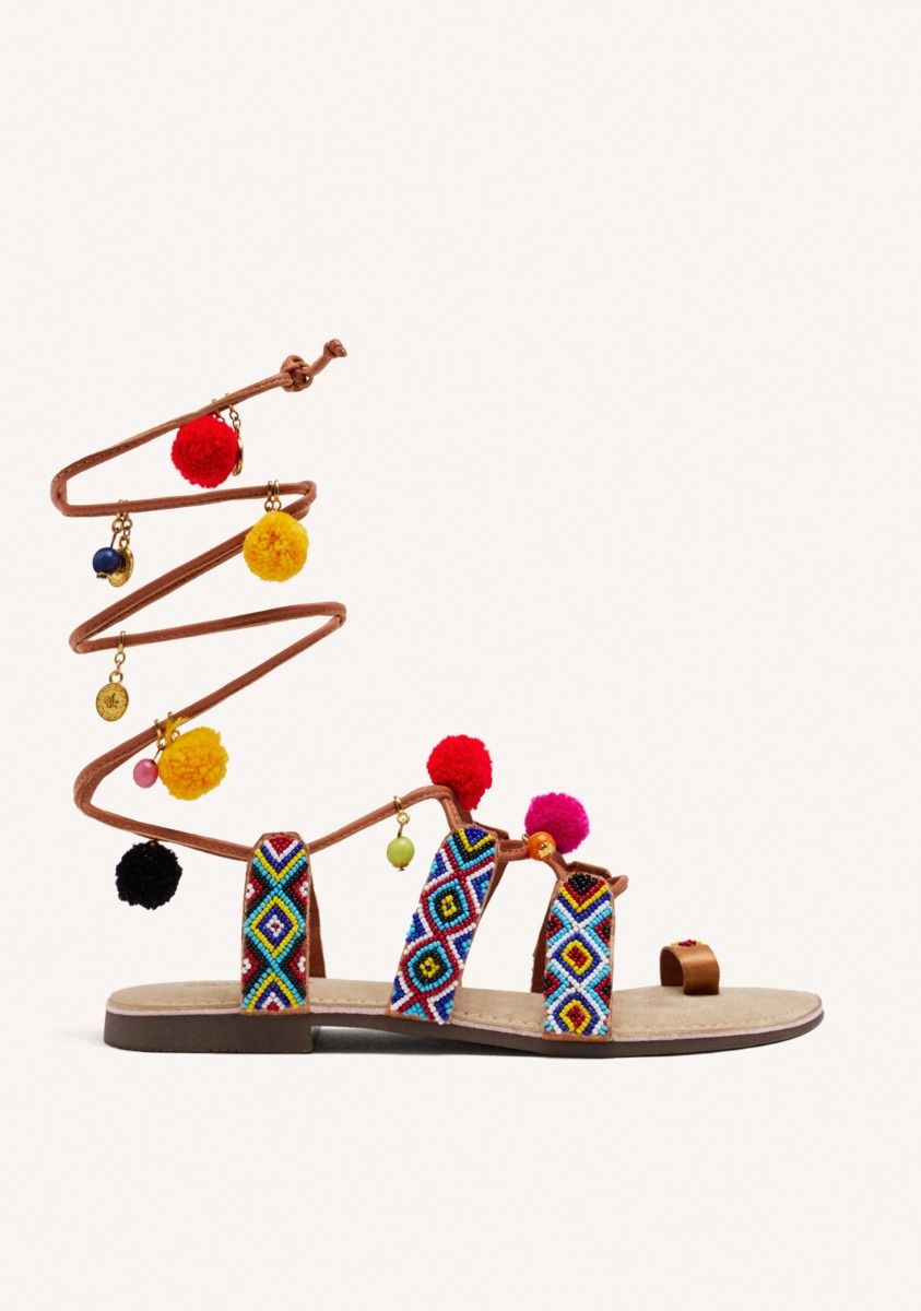 SANDALIAS PIEL ABALORIOS Y POMPONES DYANI - MULTICOLOR
