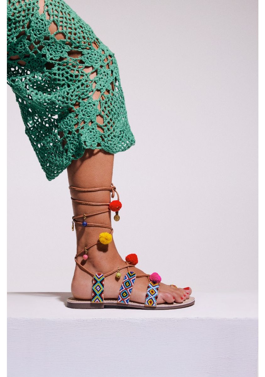 22732-sandalias-piel-abalorios-y-pompones-dyani-multicolor-1.jpg