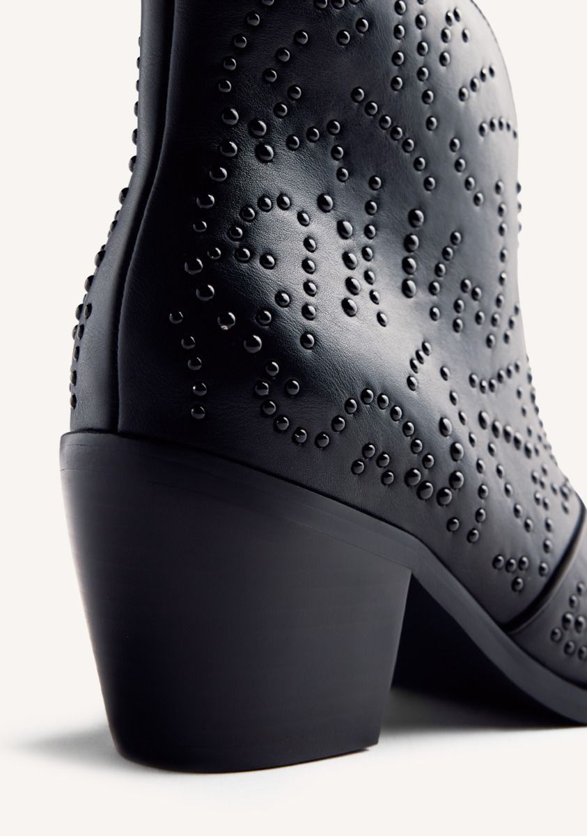 2295-botines-cowboy-tachas-shelvin-negro-1.jpg