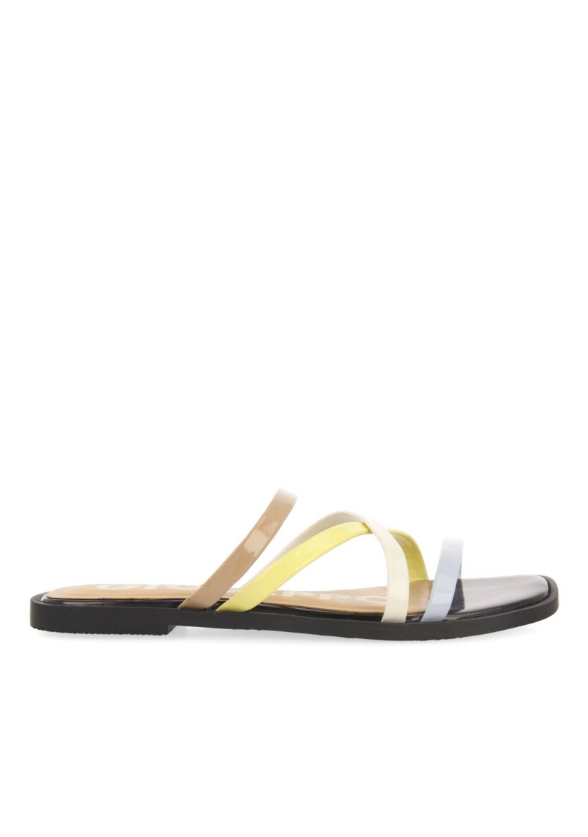 SANDALIAS ACHAROLADAS EN COLOR NEGRO PARA MUJER CAPIRA - NEGRO