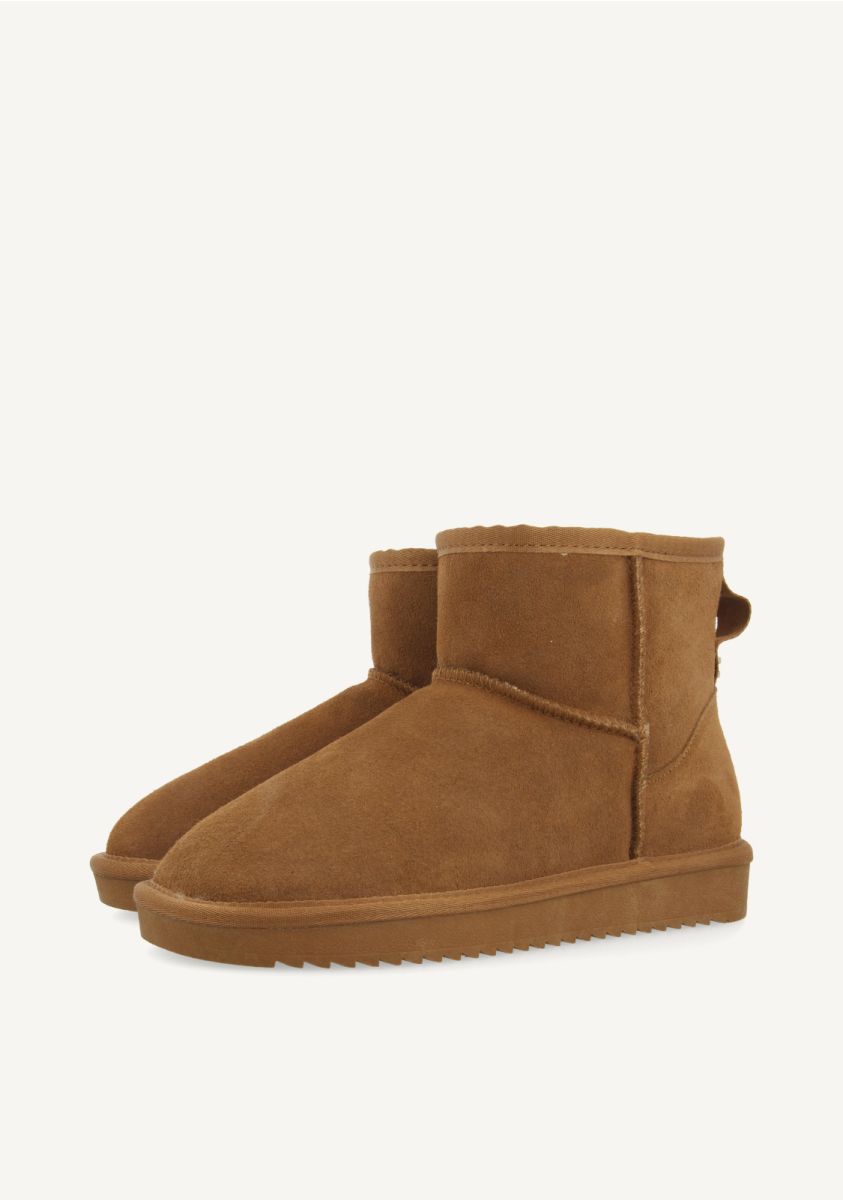 23067-botas-australianas-color-cuero-de-ca-a-media-para-mujer-gilliam-cuero-1.jpg