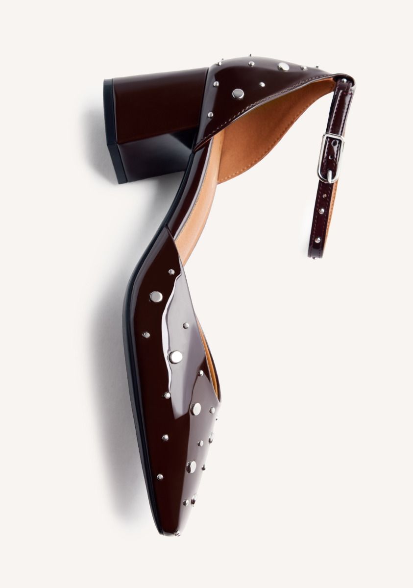 2343-zapatos-mary-jane-efecto-charol-tachas-kinbrae-marron-1.jpg