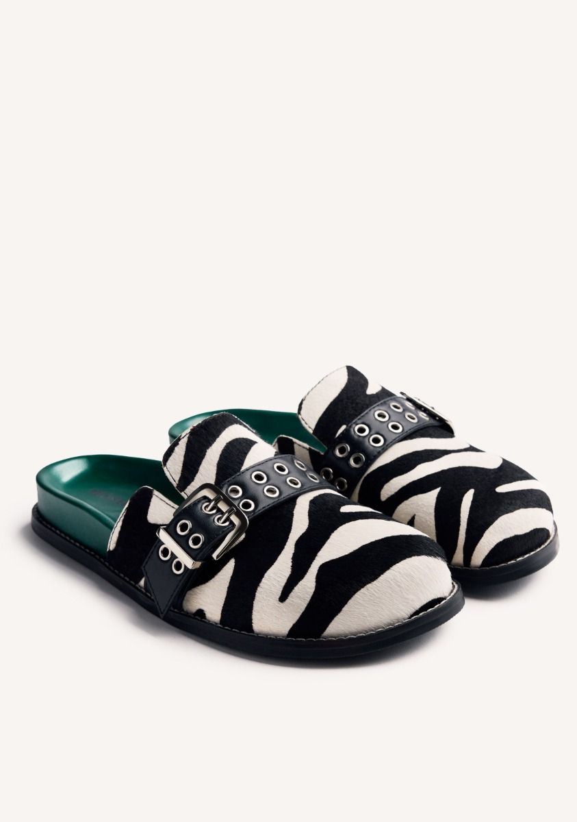ZUECOS PIEL ESTAMPADO ANIMAL BEULAH - NEGRO