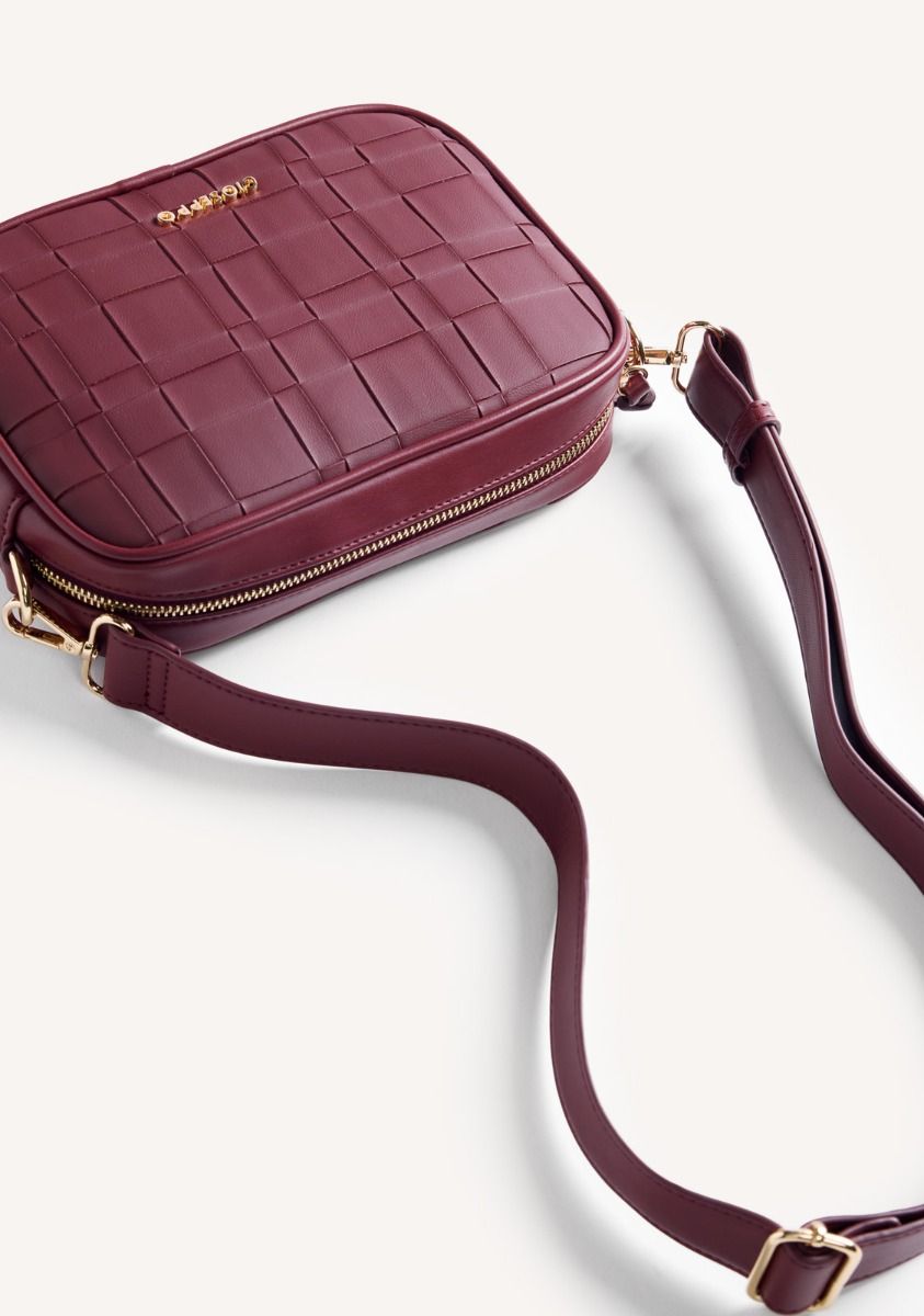 3168-bolso-bandolera-textura-aastad-burdeos-1.jpg