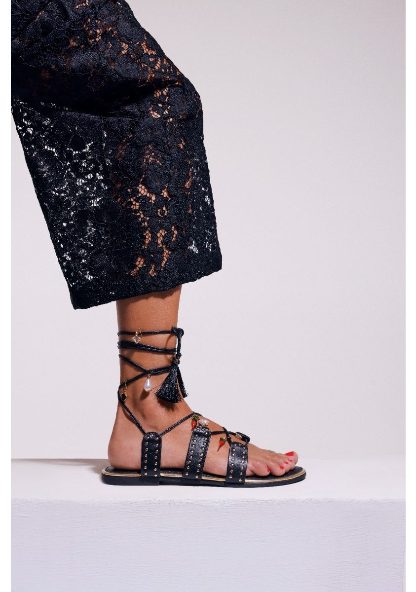 3297-sandalias-piel-abalorios-y-tachas-ione-negro-1.jpg