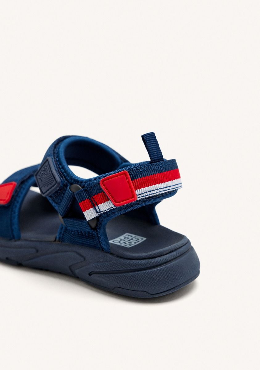396-chanclas-deportivas-color-azul-marino-con-acentos-de-color-para-ni-o-y-ni-a-bunnel-marino-1.jpg