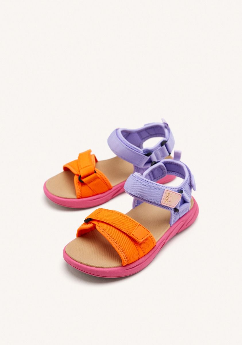 CHANCLAS DEPORTIVAS COLOR FUCSIA CON ACENTOS DE COLOR PARA NIÃA Y NIÃO BUNNEL - FUXIA