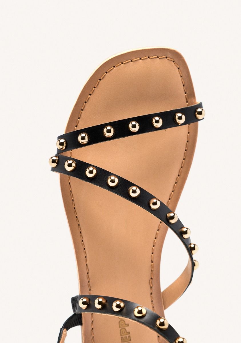 4302-sandalias-piel-tachas-necedah-negro-1.jpg