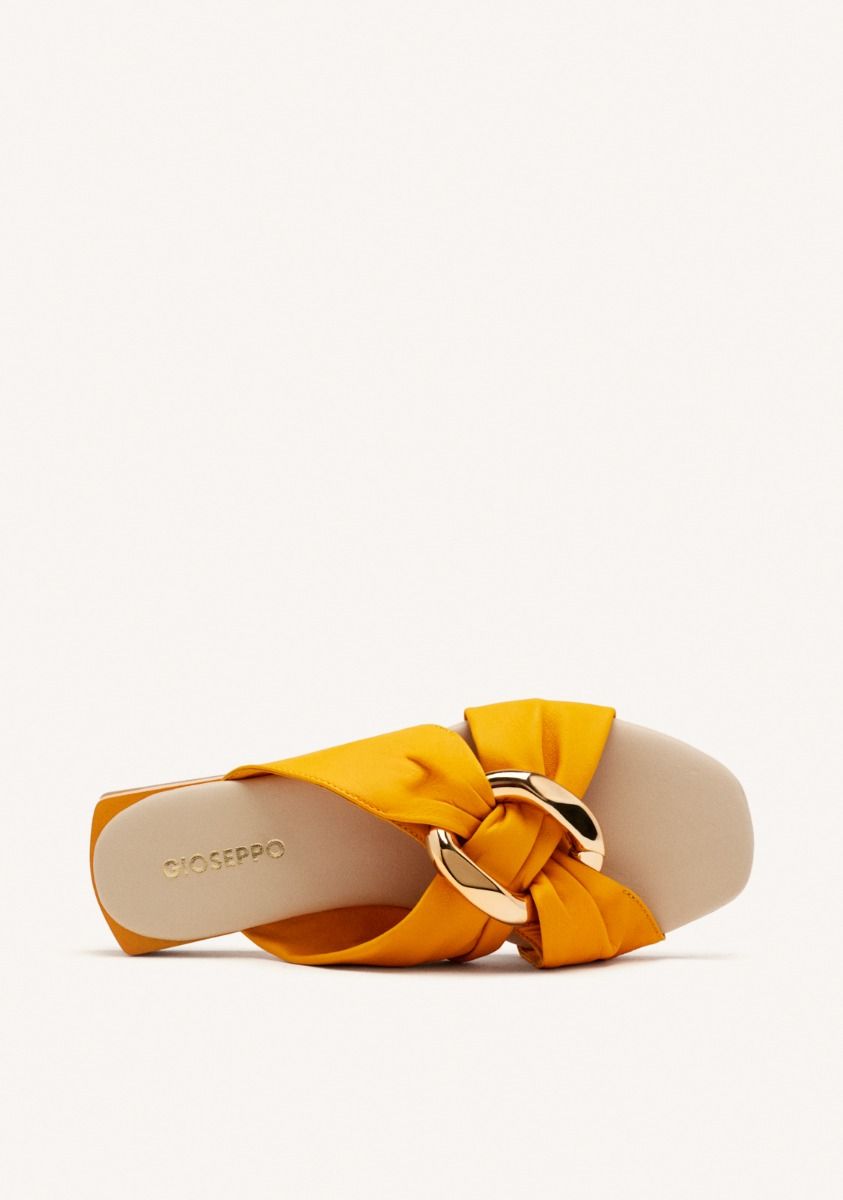 SANDALIAS PIEL JOYA KILLINGLY - MOSTAZA