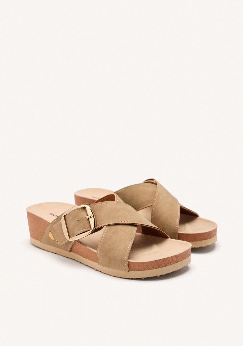 4615-sandalias-hebilla-cu-a-winn-taupe-1.jpg