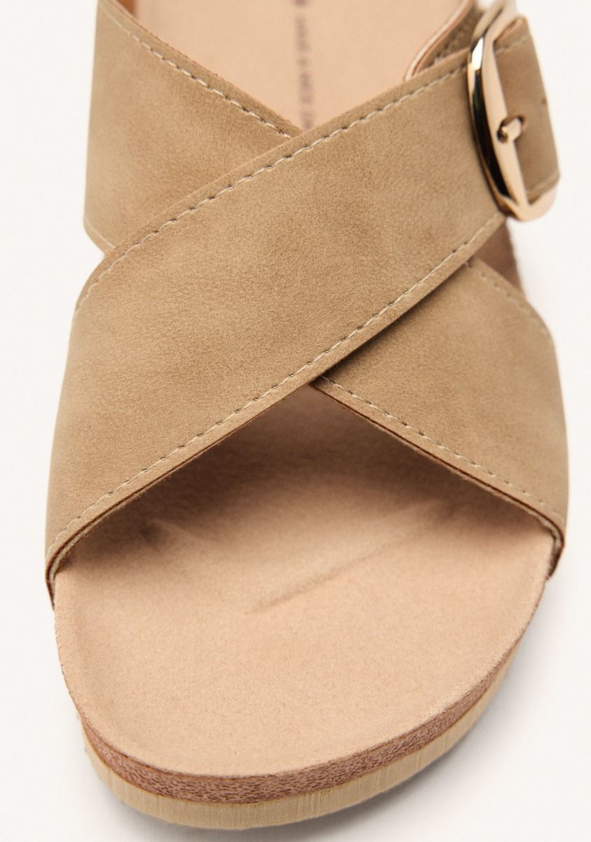 4615-sandalias-hebilla-cu-a-winn-taupe-1.jpg