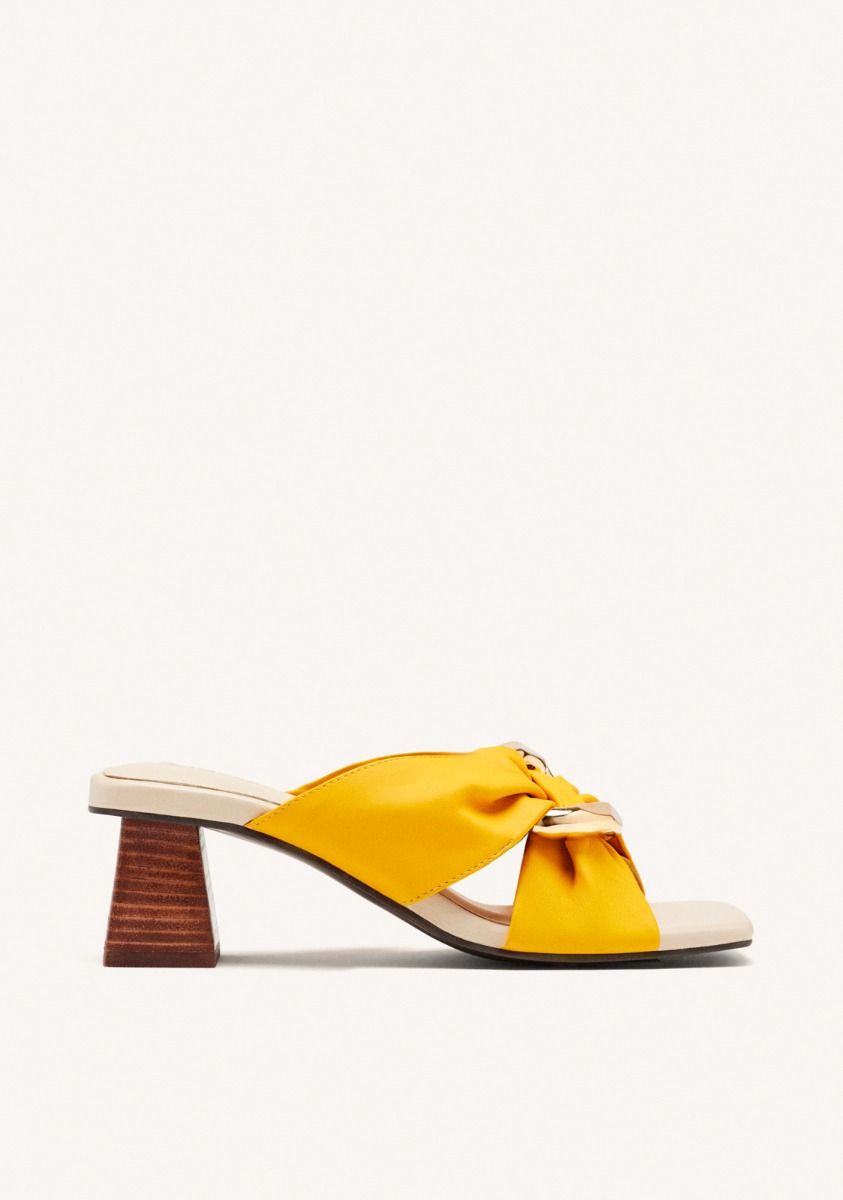 SANDALIAS PIEL ALSTEAD - MOSTAZA