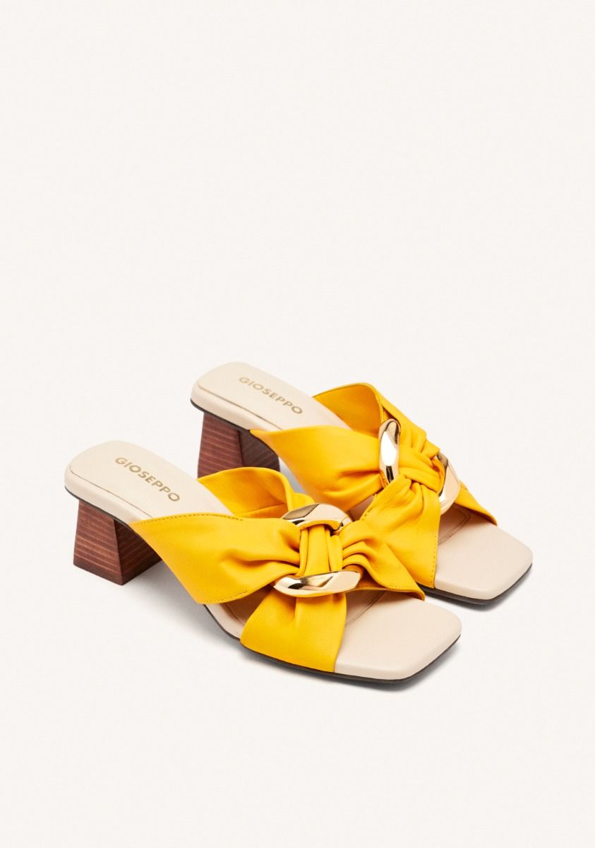 5043-sandalias-piel-alstead-mostaza-1.jpg