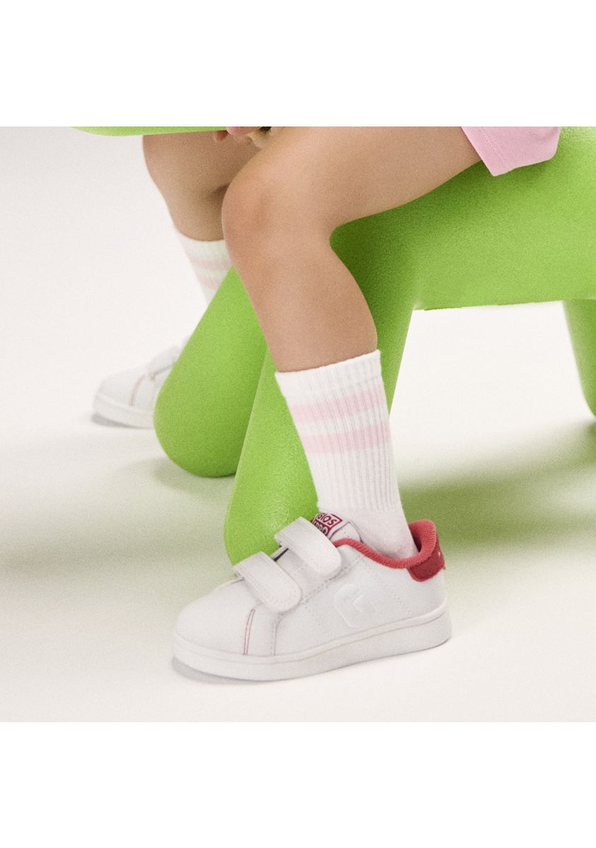 509-sneakers-colegiales-blancas-con-detalle-en-rosa-y-doble-cierre-ajustable-volsk-rosa-1.jpg