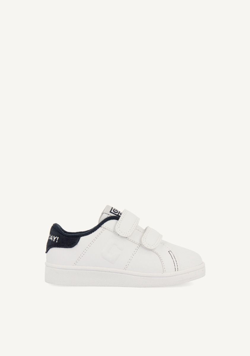 SNEAKERS COLEGIALES BLANCAS CON DETALLE EN AZUL MARINO Y DOBLE CIERRE AJUSTABLE VOLSK - MARINO 1 527-sneakers-colegiales-blancas-con-detalle-en-azul-marino-y-doble-cierre-ajustable-volsk-marino-1.jpg