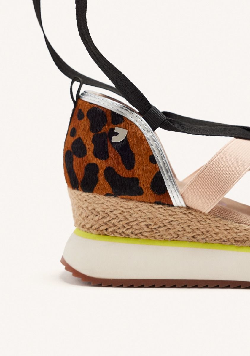 5286-zapatillas-abiertas-piel-leopardo-y-cu-a-rafia-ludlow-leopardo-1.jpg