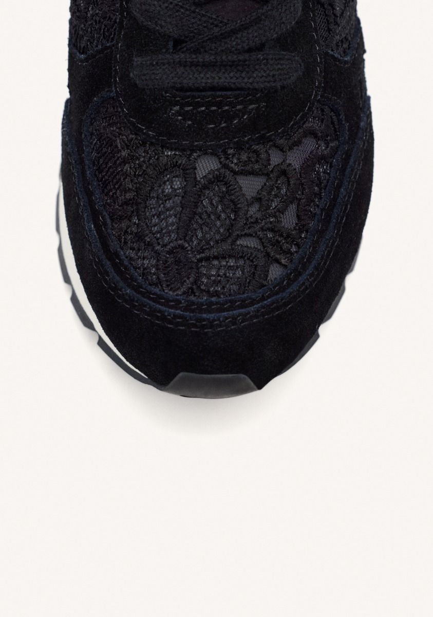 5736-zapatillas-cu-a-piel-y-encaje-beetown-negro-1.jpg