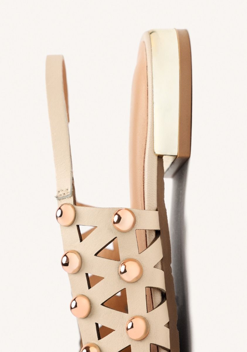 5999-mules-tachas-piel-calamus-off-white-1.jpg