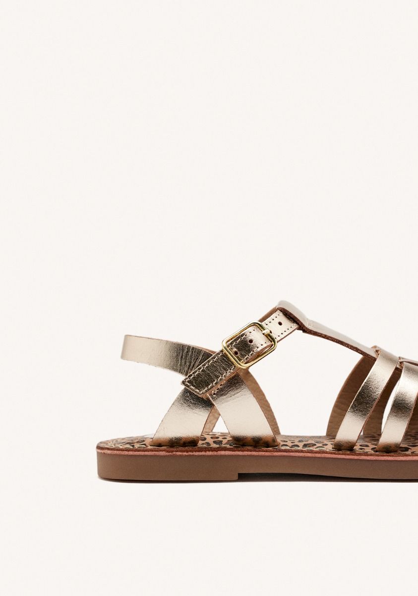 7789-sandalias-cerradas-piel-metalizada-auburn-platino-1.jpg