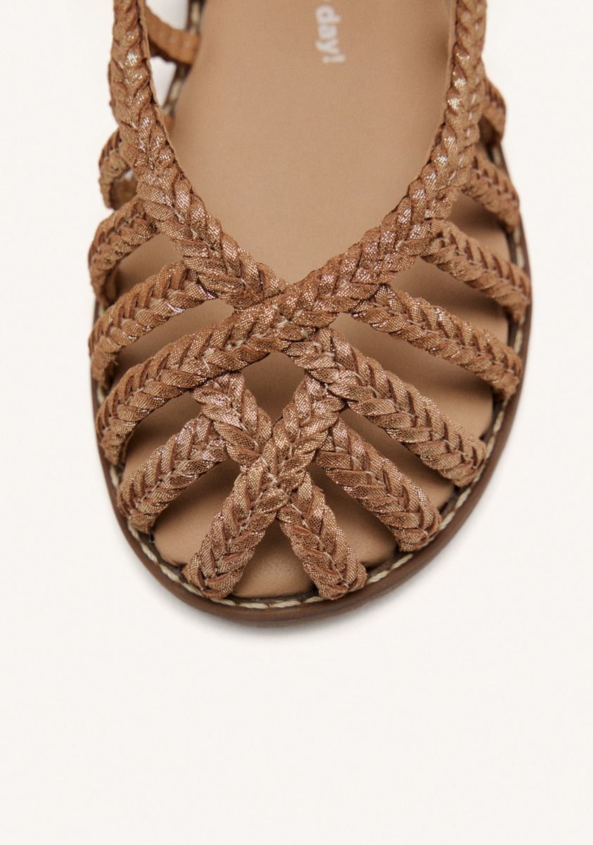 7995-sandalias-cerradas-piel-trenzada-simsbury-cuero-1.jpg