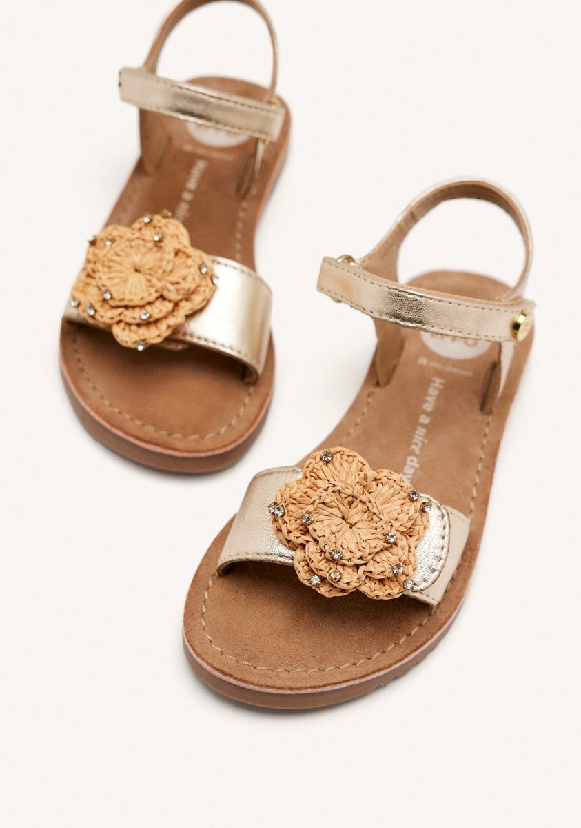 8319-sandalias-flor-piel-metalizada-buchanan-platino-1.jpg