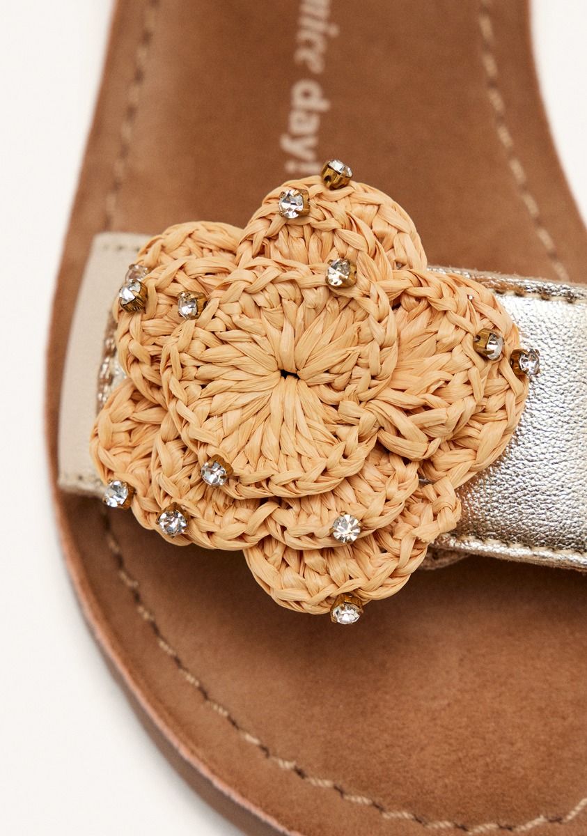 8319-sandalias-flor-piel-metalizada-buchanan-platino-1.jpg