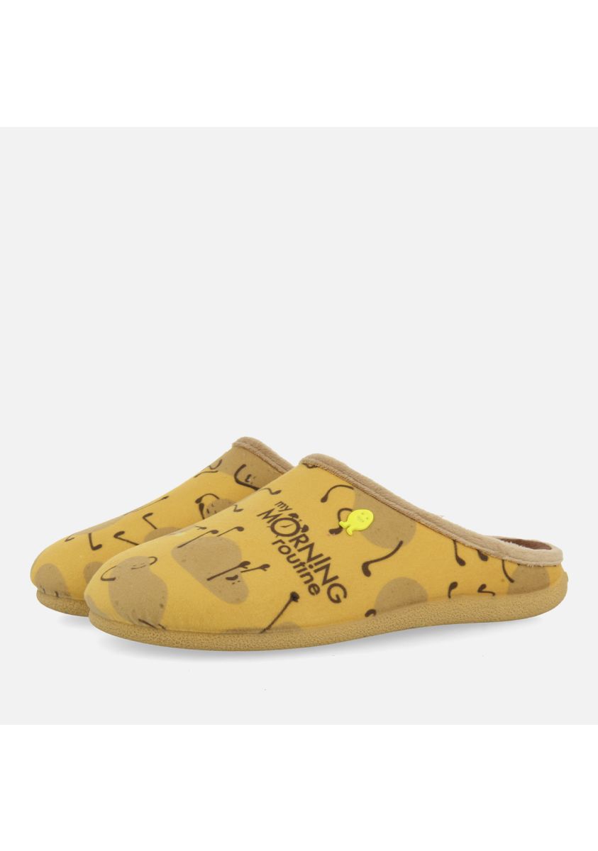 9375-zapatillas-de-casa-estampado-patterson-mostaza-1.jpg