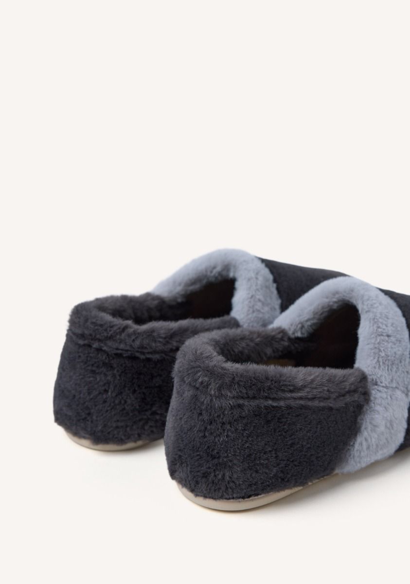 959-zapatillas-de-casa-cerradas-pelo-owosso-gris-1.jpg