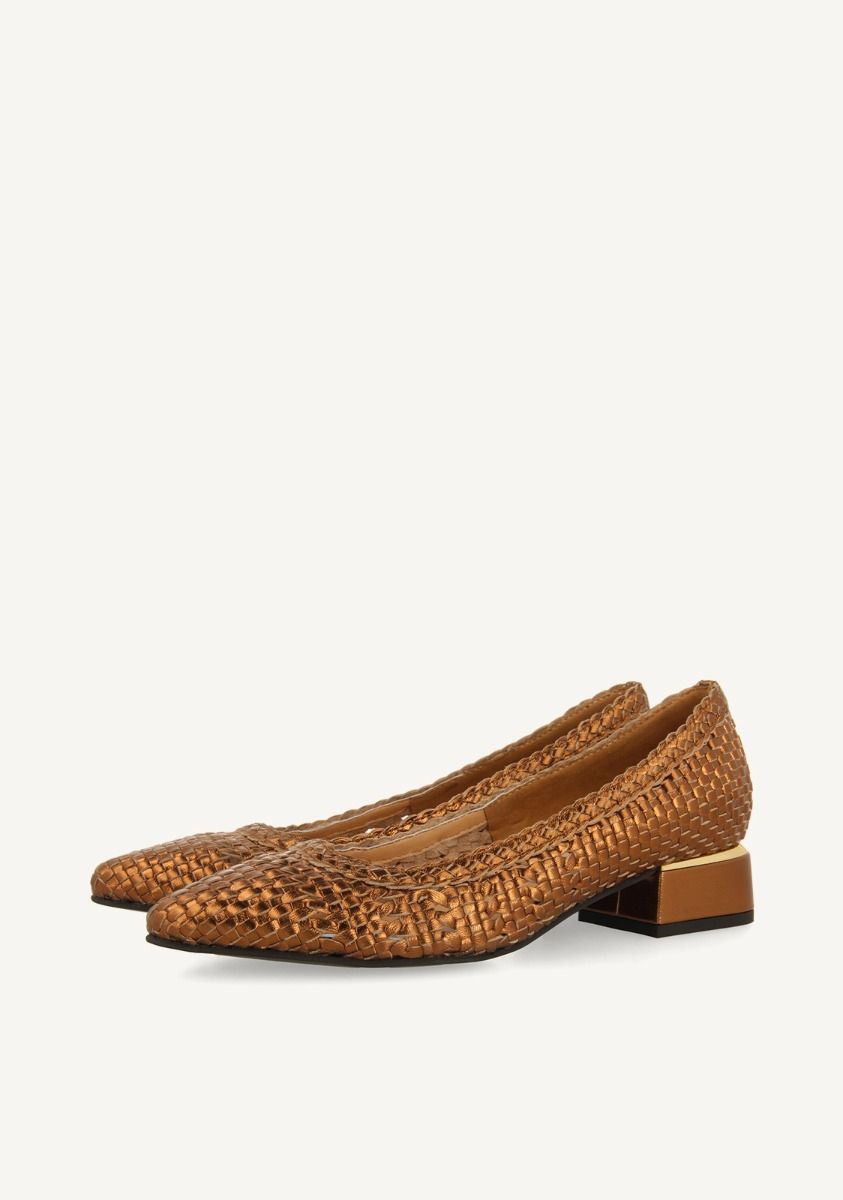 9798-zapatos-de-sal-n-metalizados-tachuelas-piel-maglod-bronce-1.jpg