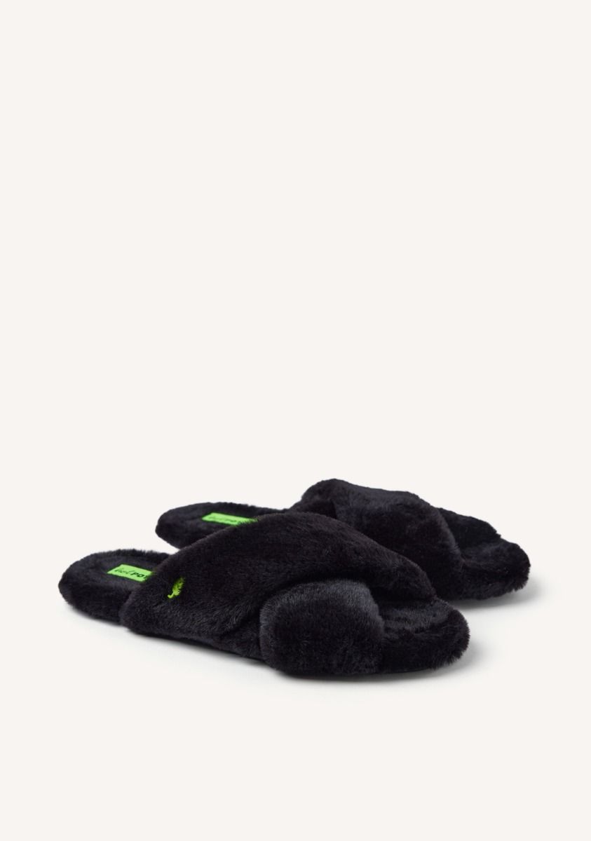 983-zapatillas-de-casa-tipo-palas-pelo-mattawan-negro-1.jpg